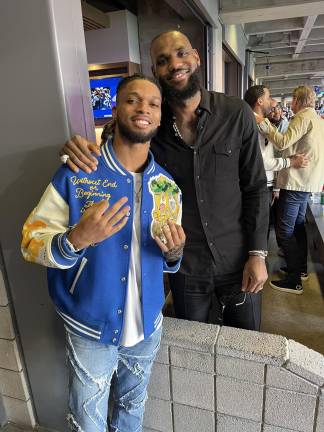 Damar Hamlin junto a LeBron James.