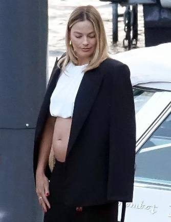 Margot Robbie presume su embarazo