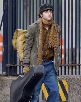 Timothée Chalamet caracterizado como Bob Dylan para la biopic ‘A complete unknown’.