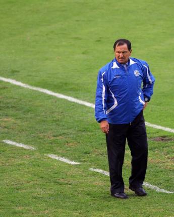 Enrique Meza se encuentra estable.