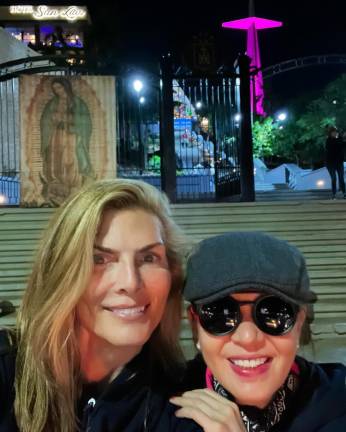 Montserrat Oliver y Yolanda Andrade.