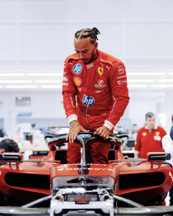 Lewis Hamilton choca en las pruebas.