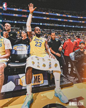 LeBron James se convirtió en el primer jugador en la historia de la NBA en alcanzar los 50 mil puntos combinados entre temporada regular y playoffs.