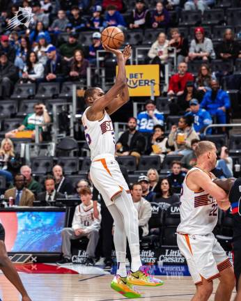 Kevin Durant mete 36 puntos.