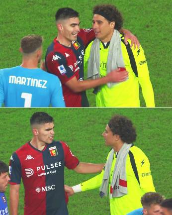 Johan Vásquez y Guillermo Ochoa se saludan tras el juego.