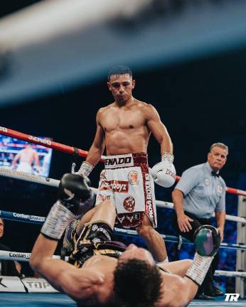 Luis Alberto “Venado” López manda a la lona a Michael Conlan.