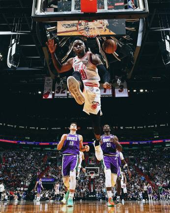 Victor Oladipo encesta 20 puntos por el Heat.