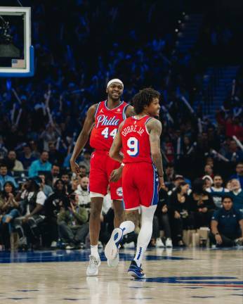 Los 76ers de Filadelfia vencen por 121-111 sobre los Raptors de Toronto.
