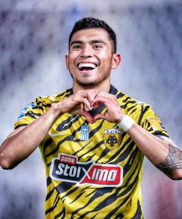 Orbelín Pineda despide el año con un buen gol.