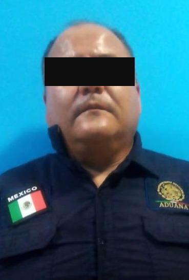 $!Arrestan en Mazatlán, en supuesto intento de extorsión, a ex alto mando de Conapesca