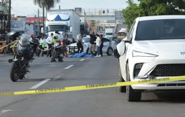 El accidente fue reportado en los carriles del Libramiento Luis Donaldo Colosio casi esquina con la calle Francisco Solís de la colonia Niños Héroes.