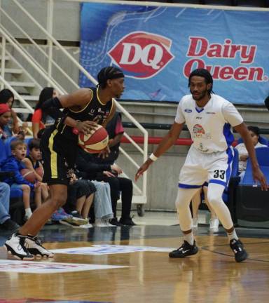 Caballeros de Culiacán logra remontar ante Halcones para imponerse.