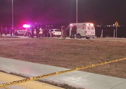 $!Presuntos disparos causan estampida de motociclistas en Mazatlán; hay un muerto y un herido de bala