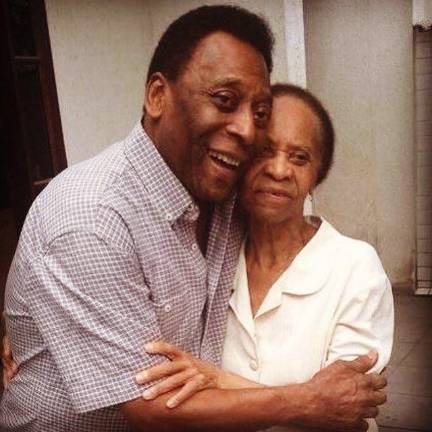 Pelé y su mamá Celeste.