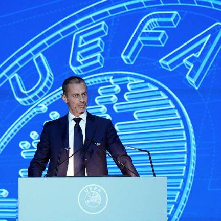 Aleksander Ceferin da su discurso tras su reelección.