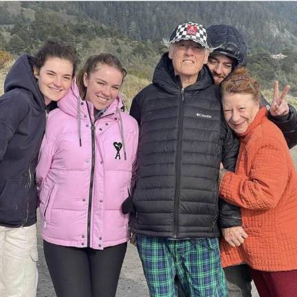 Angus Cloud (qpd) con su familia.