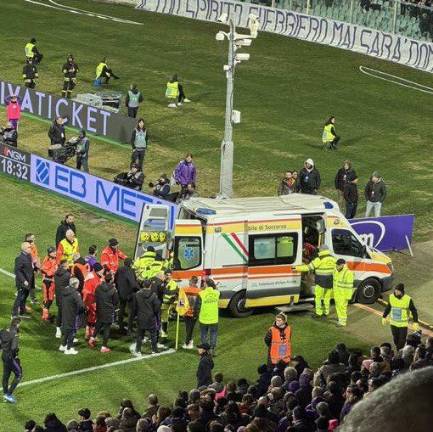 Las asistencias médicas trasladaron al jugador de inmediato a un hospital.