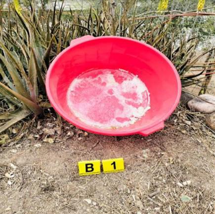 $!Localizan sustancias químicas en laboratorio clandestino en Los Negritos, Badiraguato