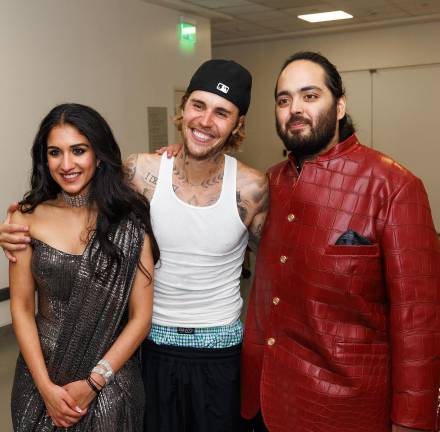 Justin Bieber compartió imagen con los novios Anant Ambani y Radhika Merchant.