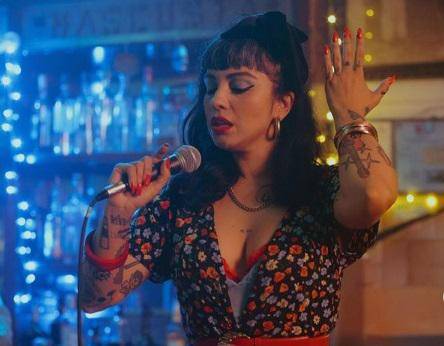 Mon Laferte comparte un adelanto del nuevo video junto a Gloria Trevi en el tema “La mujer”.