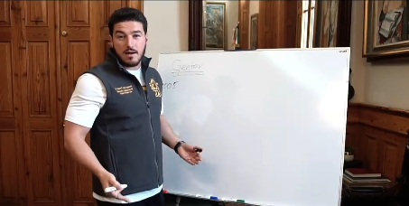 En un video, el Gobernador de Nuevo león Samuel García niega que haya comprado un terreno de 700 millones.