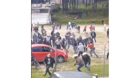 Pobladores de Texcaltitlán, en el EdoMex, enfrentan a delincuentes; hay 11 muertos