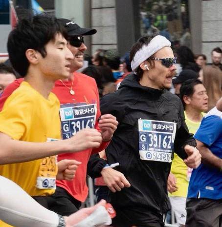 Corre Harry Styles el maratón de Tokio