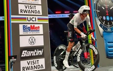 Isaac del Toro actualmente compité en el Mundial de Ciclismo de Ruta en Ruanda.