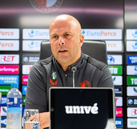 Arne Slot se adelantó al Liverpool al anunciar su llegada.