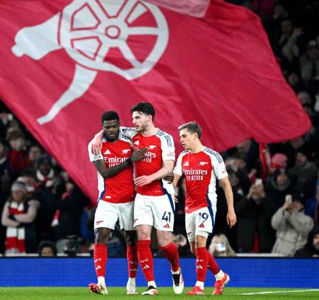 El Arsenal deberá remontar un 0-2 en contra ante el Newcastle si aspira a disputar la final de la Copa de la Liga inglesa.
