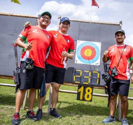 El equipo mexicano de arco compuesto logra presea de plata.
