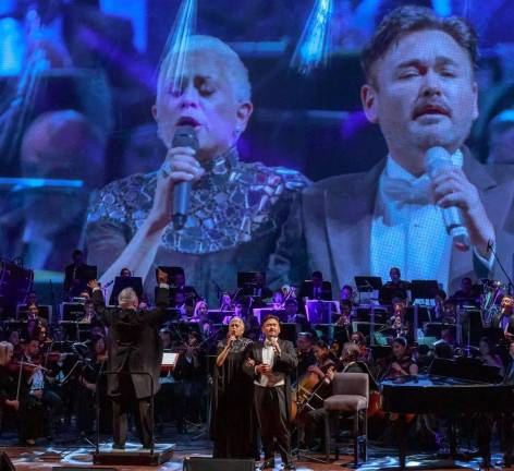 Eugenia León y Javier Camarena participan en el homenaje dirigidos por el maestro Enrique Patrón de Rueda.