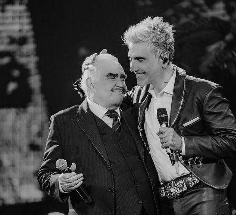Alejandro y Vicente Fernández.