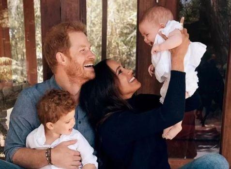 Serán príncipes los hijos de Harry y Meghan por cambios de sucesión