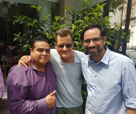 Charlie Sheen pasea por Polanco