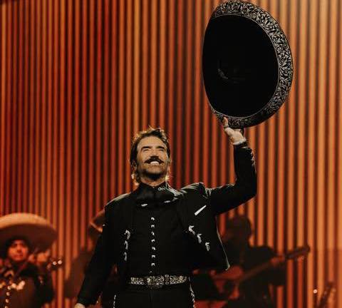 Alejandro Fernández se posiciona en primer lugar en Billboard con ‘Un millón de primaveras’.