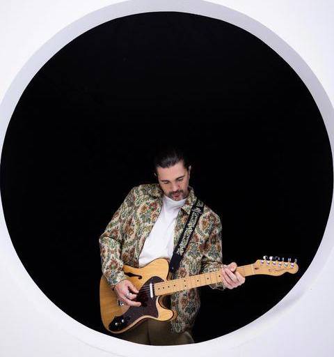 Juanes vuelve con ‘Amores Prohibidos’, su nuevo sencillo con un estilo distinto