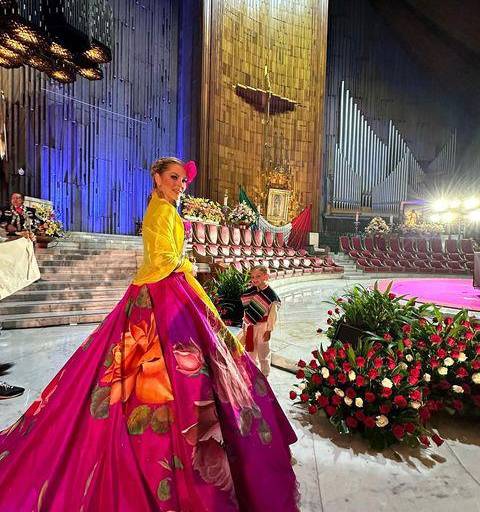 Llevan famosos serenata a la virgen de Guadalupe