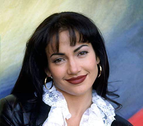 Jennifer Lopez rinde homenaje a Selena .