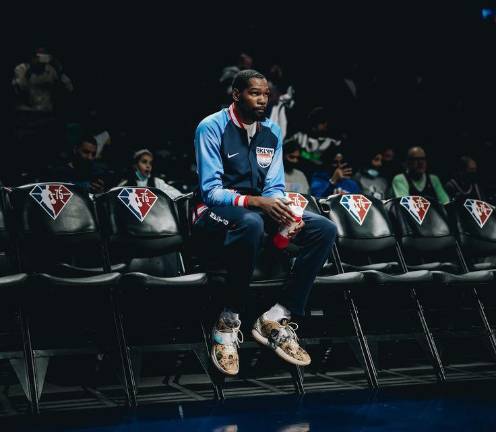 Kevin Durant no se ha recuperado del esguince en el ligamento colateral tibial de la rodilla derecha.