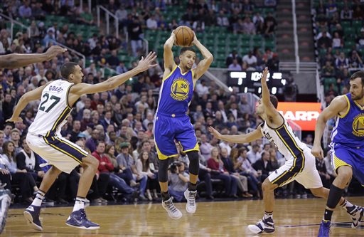 Sufren los Warriors, pero mantienen el invicto