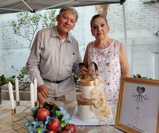Rey Lora y Guadalupe Arce celebraron sus Bodas de Oro acompañados de su familia.