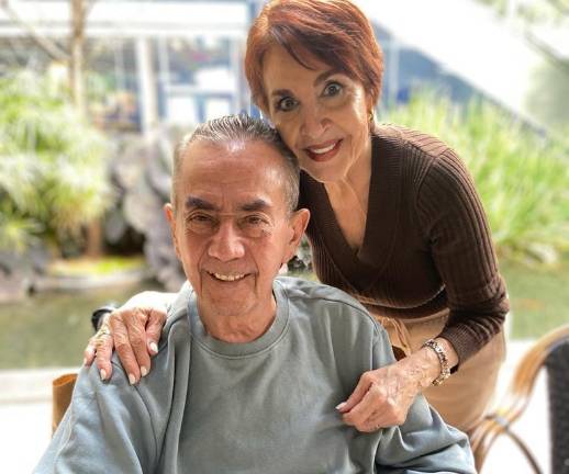 El arquitecto mazatleco Enrique González Güereña, junto a su esposa María Elena Rosete de González.