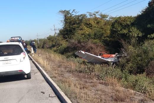 $!Avioneta fumigadora se desploma en La Cruz, Elota