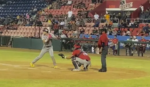 Tomateros de Culiacán se midió a Mayos en Navojoa la noche de este lunes.