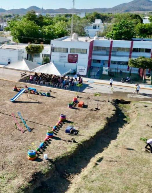 $!Denuncian vecinos derrame de drenaje y mosquitos en la Genaro Estrada, en Mazatlán