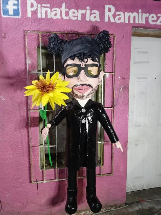 $!En Ciudad de México fabrican piñatas de Bad Bunny