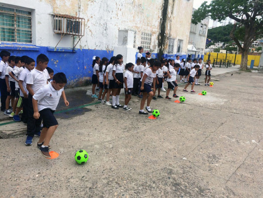Imparten clínica en la Primaria Antonio Rosales