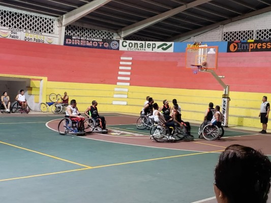 Camaroneros de Escuinapa hace valer su cancha.