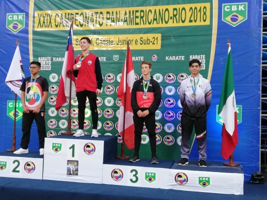 El uaseño Max Jacobo sube al tercer peldaño.